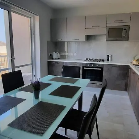 Lovely 3-bedroom In Marsalforn, Gozo! Apartment Marsalforn
